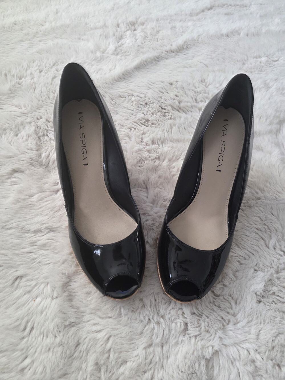 Via Spiga VV Stam Black Patent Leather Peep Toe Wedge Sz 8.5